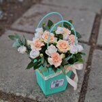 Сумочка с цветами в пастельных тонах