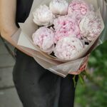 Букет из 7 розовых пионов