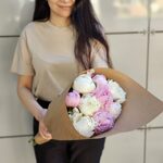 9 голландских пионов в конверте
