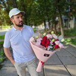 Букет - Розы и Эустома всегда вместе ( красный с розовым )