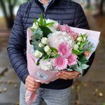 Букет с гортензией и розовой герберой