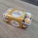 Коробка конфет Ferrero Rocher 200 г