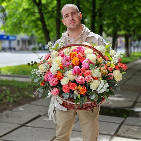 Яркая корзина цветов " Женская мечта"