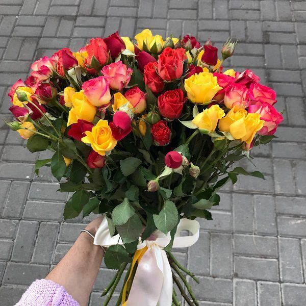 Кустовые розы разноцветные (70см)
