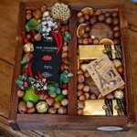 Подарок мужской -ящик с шоколадом , кокосами и орехами.
