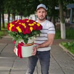 Большая коробка 101 желтая и красная роза
