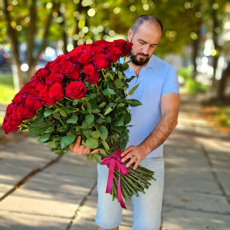 101  красная роза (80 см) огромный букет