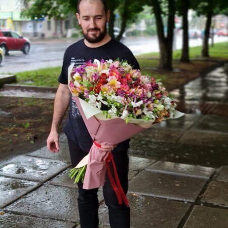 Букет 71 альстромерия микс