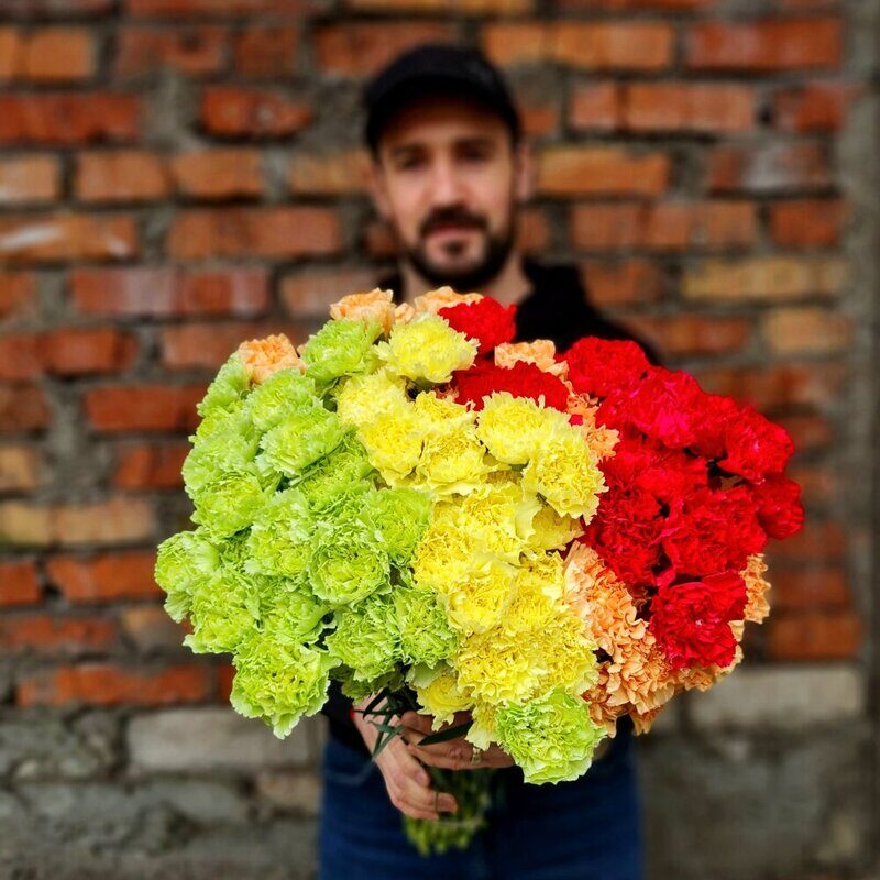 Гвоздики ассорти ярких оттенков