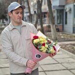 Букет из кустовых роз ( красно-кремовый)