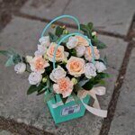 Сумочка с цветами в пастельных тонах