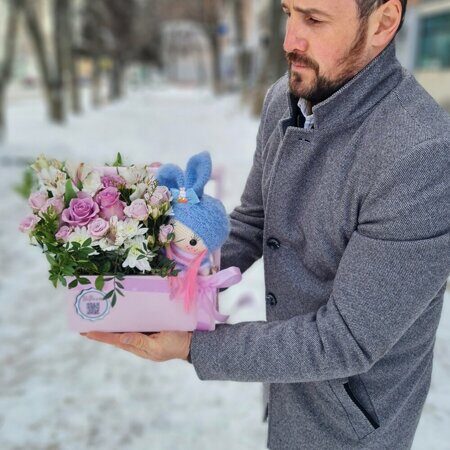 Ящичек с куклой ручной работы