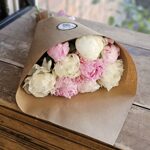 9 голландских пионов в конверте