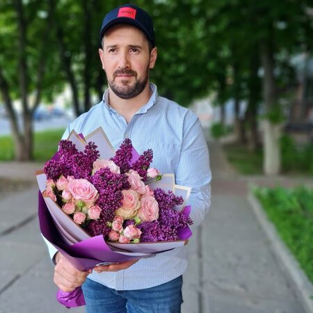 Букет Розовые розы и персидская сирень